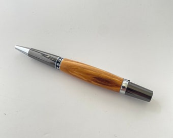 Maple leaf pen.  Olive wood.  Heavy pen made of olive wood with maple leaf detailing.  Great gift for Dad, husband, boss.  Pen Gift.