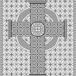Op de afbeelding: Zwart-wit kruissteekpatroon met een Keltisch kruisontwerp. Het kruis is gecentreerd met ingewikkelde geometrische patronen en omgeven door een gedetailleerde rand. Het ontwerp staat op een lichtgekleurde stof.