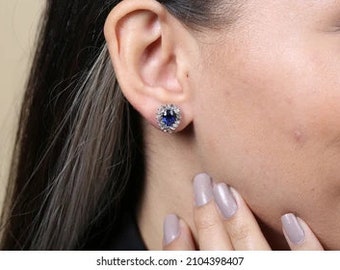 Handmade, high-end, unique, fashionable and elegant sparkling diamond earrings