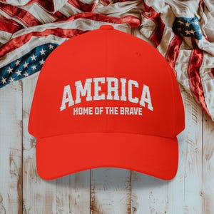 Gorra de béisbol blanca con texto bordado &quot;América, hogar de los valientes&quot;, ideal para el 4 de julio y como regalo para el Día de la Independencia de EE. UU.