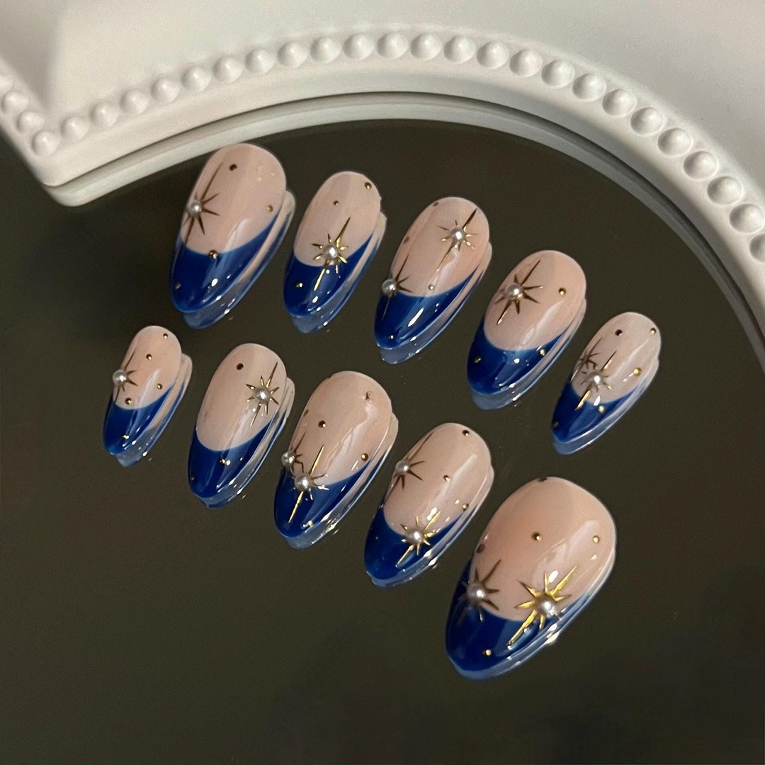 Short hanukkah nails