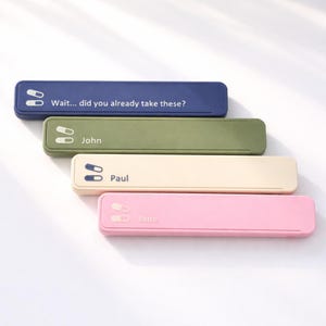 Pastillero personalizado de 7 días / Regalo para mamá, papá o abuelos / Caja de vitaminas de viaje