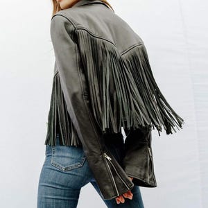 Veste à franges en cuir d'agneau véritable noir pour femme, Veste à franges en cuir noir de style occidental pour femme, Veste de festival, Cadeau de Noël