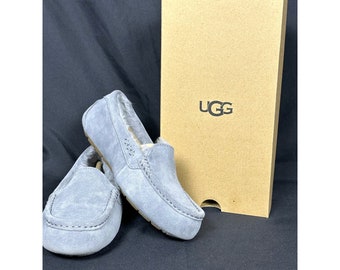 UGG West Ainsley Wildleder Lighthouse Hausschuhe für Damen, Größe 8 – Neu im Karton!