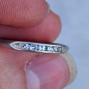 Vintage Platinum single knife edge band with single cut diamonds