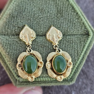 Gorgeous Vintage 14k yellow gold and jade earrings