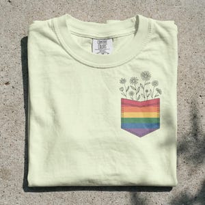 HBTQ-t-shirt med blommig ficka, lesbisk gay-present, Pride-månadens t-shirt