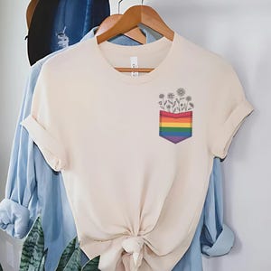 HBTQ-t-shirt med blomficka, lesbisk gay-tröja med blomficka, stolt allierad-tröja, Pride-månaden-tröja, jämställdhetsneutral HBTQ-presenttröja