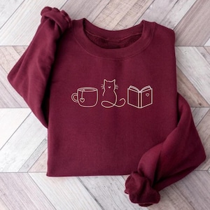 Bluza z nadrukiem „Coffee Cats Books” dla miłośnika książek, koszulka z nadrukiem „Books Tea and Cat”, prezent dla miłośnika kotów, koszulka z nadrukiem „Cats Tea and Books” dla bibliofila