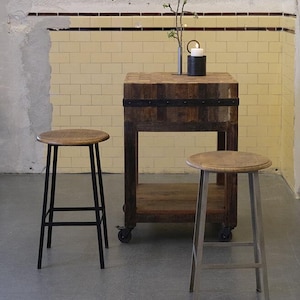Wood and Metal Bar Stool – Industrial Counter Stool – 64cm Seat Height – Kitchen Island Stool – Dark Wood Seat, Grey Metal Frame