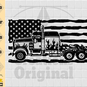 Può includere: Silhouette in bianco e nero di un camion con rimorchio con fiamme sul lato, che guida davanti a una bandiera americana dall'aspetto usurato.