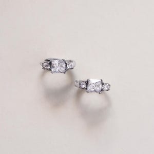 Silberne Infinity CZ Clicker Huggies Ohrringe, Edelstahl, 6 mm Innendurchmesser, Helix Ohrringe