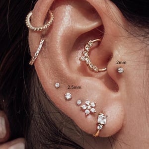 16G CZ Silver Stainless Steel Internally Threaded Labret 2.5mm top, 6mm Length Labret