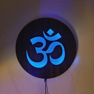 Letrero de madera para pared con diseño de Buda Om, arte de pared hindú, decoración para estudio de yoga, arte de meditación, decoración de madera Om, accesorio espiritual, decoración de Buda, regalo hecho a mano