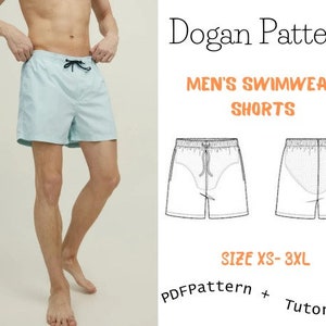 Può includere: Pantaloncini da bagno azzurri con vita con coulisse. L'immagine presenta anche un modello per pantaloncini da bagno da uomo, con vista anteriore e posteriore, e il testo "Dogan Pattern" e "MEN'S SWIMWEAR SHORTS". La gamma di taglie è XS-3XL.