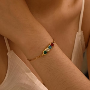 18k Gold Personalised Peas in a Pod Birthstone Bracelet • Custom Birthstone Bracelet • Mothers Day Gift • Family Bracelet • Anniversary Gift