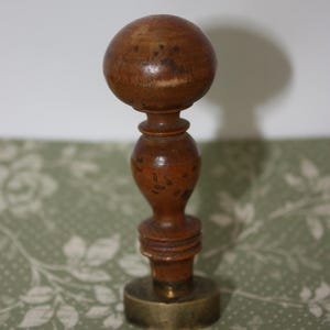 Antieke Zweedse lakzegelstempel van hout en messing, ingesprongen met de achternaam van Andersson