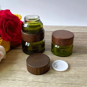 Frascos de vidro verde oliva para cosméticos, 15g, 30g, 50g, tampas de madeira, embalagens naturais para cosméticos, recipientes de maquiagem para amostras, cremes, loções