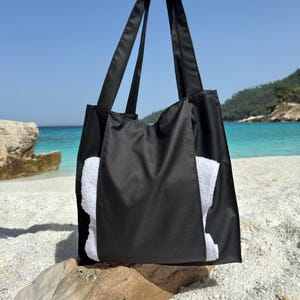 Schwarze Strandtasche, Wasserfeste Pooltasche mit Seitentasche, Minimalistische Reisetasche, Handgefertigte Sommertasche, Funktionales Geschenk für Reisende