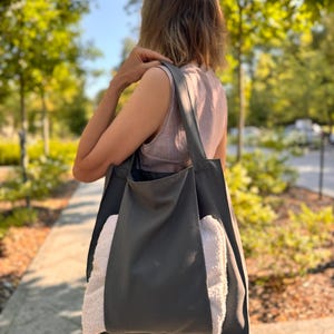 Strandtasche, Minimalistische Sommerschultertasche mit Tasche, Handgefertigte wasserfeste Stofftasche, Stilvolles Geschenk für Urlaubsliebhaber.