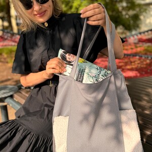 Graue Strandtasche, Kleine Muster-Reisetasche, Handgemachte Tasche für Sommer, Tasche für Strandtuch, Minimalistische Pool-Tasche, Geschenk für Reisende.