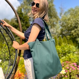 Sac fourre-tout vert à fermeture éclair, Fourre-tout de voyage épais et durable, Sac minimaliste pour un usage quotidien, Sac robuste fait main pour vocation, Cadeau pour voyageur