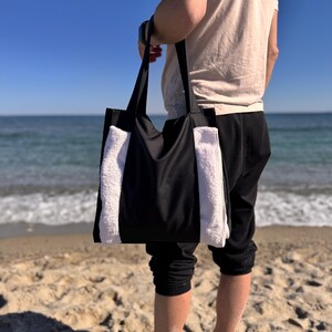 Herren Strandtasche mit separater Handtuchtasche und zwei Griffen, Vielseitiges Tragetaschendesign, Schwarze Pooltasche mit Innentasche für Telefon.