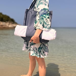 Strandtasche mit Handtuchhalter, Handgefertigte minimalistische Reisetasche, Funktionelle Gebrauchstasche für Strandtag, Handgefertigte Pooltasche, Geschenk für Reisende