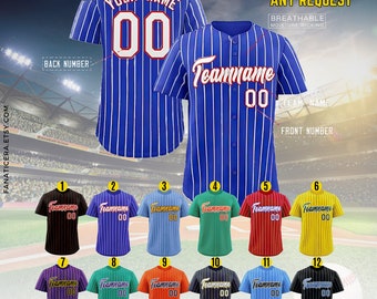 Puede incluir: Una camiseta de béisbol a rayas azules y blancas con letras rojas y blancas. La camiseta tiene el texto "Teamname" y "00" en la parte delantera y "Your Name" y "00" en la parte trasera. La camiseta se muestra en 12 variaciones de color diferentes.