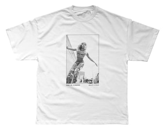 Miley Cyrus - SHE IS COMING  Unisex T-shirt