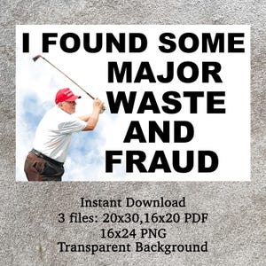Puede incluir: Un cartel blanco con texto negro que dice "Encontré algo de desperdicio y fraude mayor". Un hombre con una camisa blanca y una gorra roja está balanceando un palo de golf en el fondo. El cartel también incluye el texto "Descarga instantánea 3 archivos: 20x30, 16x20 PDF 16x24 PNG Fondo transparente".
