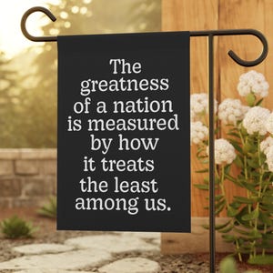 Die Größe einer Nation Yard Banner-12x18 (Stange NICHT enthalten), antiautoritär, menschliche Regierung, Einwanderungsvertretung, Matthäus 25:40