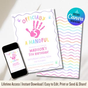 Può includere: Un invito di compleanno con il testo "OFFICIALLY 5 A HANDFUL" in rosa e giallo. L'invito include una grafica con impronta di mano e dettagli dell'evento. Uno smartphone mostra il design dell'invito. Viene mostrato anche un secondo invito con un motivo a onde arcobaleno.