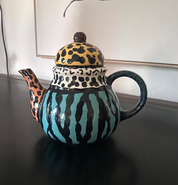 Kay Frideaux Bynum Blue and Black Tea Pot 48 Oz Collectible