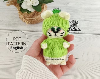 Cat knitting pattern in English, knitted animal toys 4 inches pattern, cute knitting kitty, tiny pet pattern, knitted keychain cat