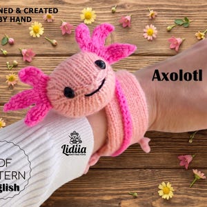 Breipatroon voor een axolotlarmband, een platte boekenlegger en een rugzakclip (DIY-handleiding), een eenvoudig breipatroon voor dieren (PDF).