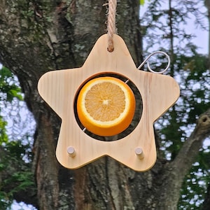 Mangiatoia per uccelli in legno fatta a mano per la decorazione del cortile per gli amanti della natura, regalo di anniversario per la nonna che ama il giardinaggio, decorazione per uccelli a forma di mela