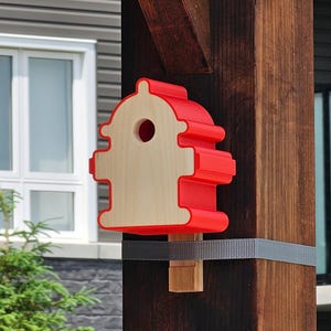 Bouche d'incendie - Nichoir minimaliste moderne pour les petits oiseaux des villes Façade en bois avec coque imprimée en 3D Décoration unique faite main pour le jardin ou la maison