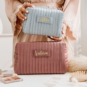 Trousse de maquillage personnalisée, cadeau de demoiselle d'honneur personnalisé, trousse à maquillage en velours, trousse de toilette de voyage, cadeau de mariage, cadeau pour elle, cadeau de fête des mères