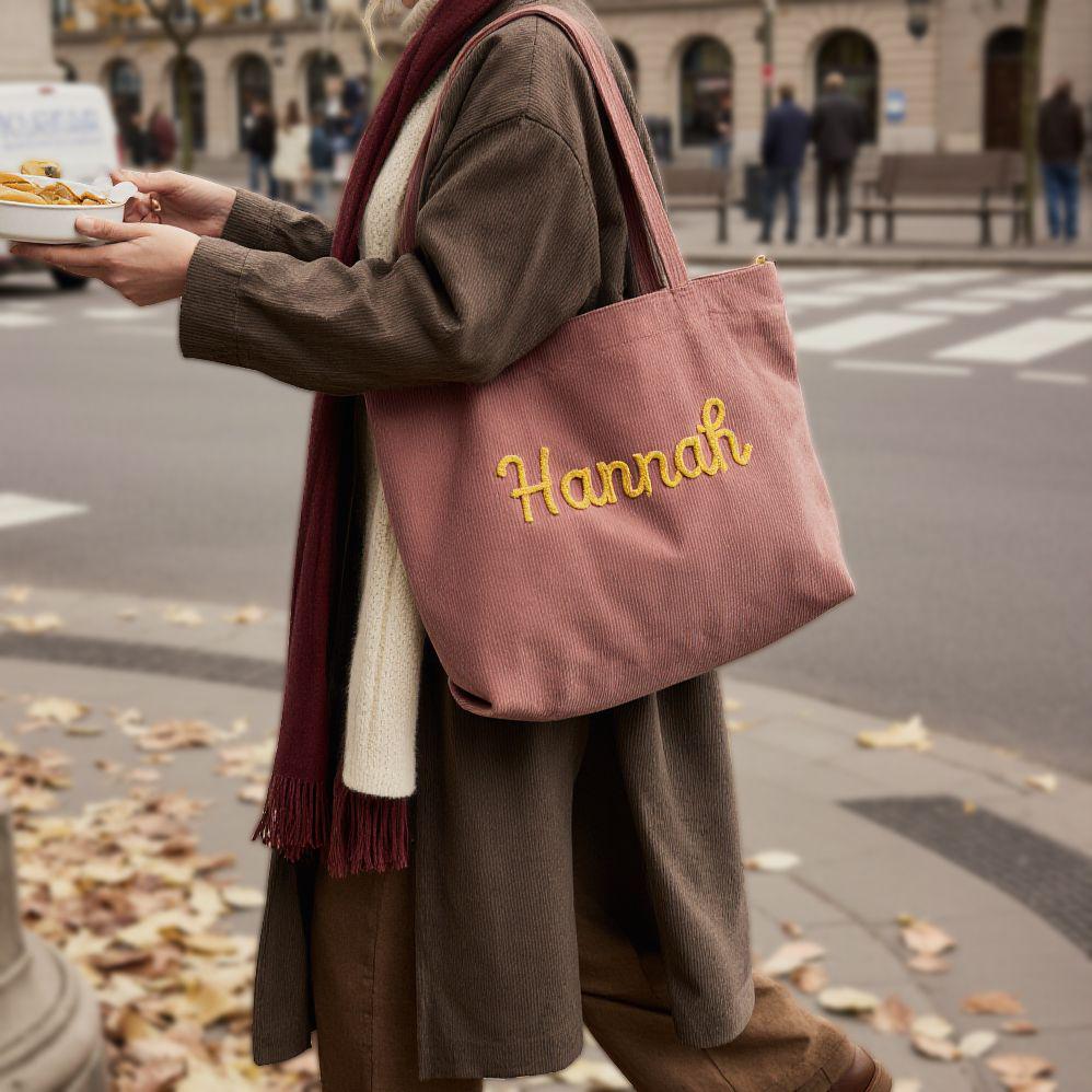 UO Mini Borsa a Tracolla in Velluto a Coste | Urban Outfitters IT