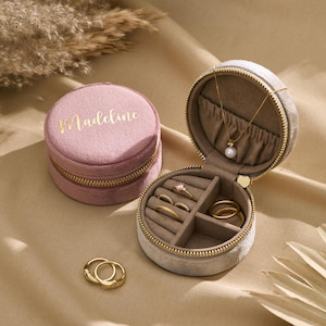 Custom Jewelry Box, Personalized Round Velvet Jewelry Box, Bridesmaid Gifts, Travel Jewelry Box, Wedding Favors, Birthday Gift for Her