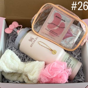 Sister Water Bottle Stanley Tumbler Gift Box Includes:
30 oz Rose Quartz Stanley
Straw Topper
Initial Tumbler Handle Charm
Spa Headband
Pink Shower Pouf
Clear Cosmetic Pouch
Eye Mask
Lip Mask