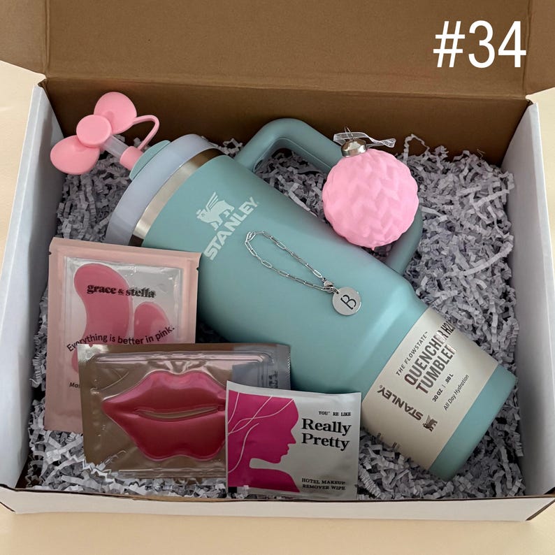 40 oz Stanley Cup Tumbler With Handle Christmas Gift Set For Sister in Hot Pink Peony
Our Tumbler Accessory Spa Gift Box Includes:
30 oz Seafoam Stanley
Straw Topper
Initial Tumbler Handle Charm
Pink Velvet Christmas Ornament
Eye Mask
Lip Mask
Makeup Remover Wipe