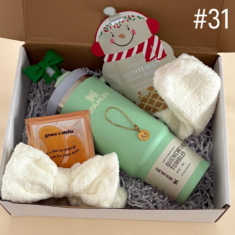 Luxury Christmas Self Care Package
Includes:
30 oz Pistachio Stanley
Straw Topper
Initial Tumbler Handle Charm
Xmas Face Mask
Eye Mask
Fuzzy Socks
Spa Headband