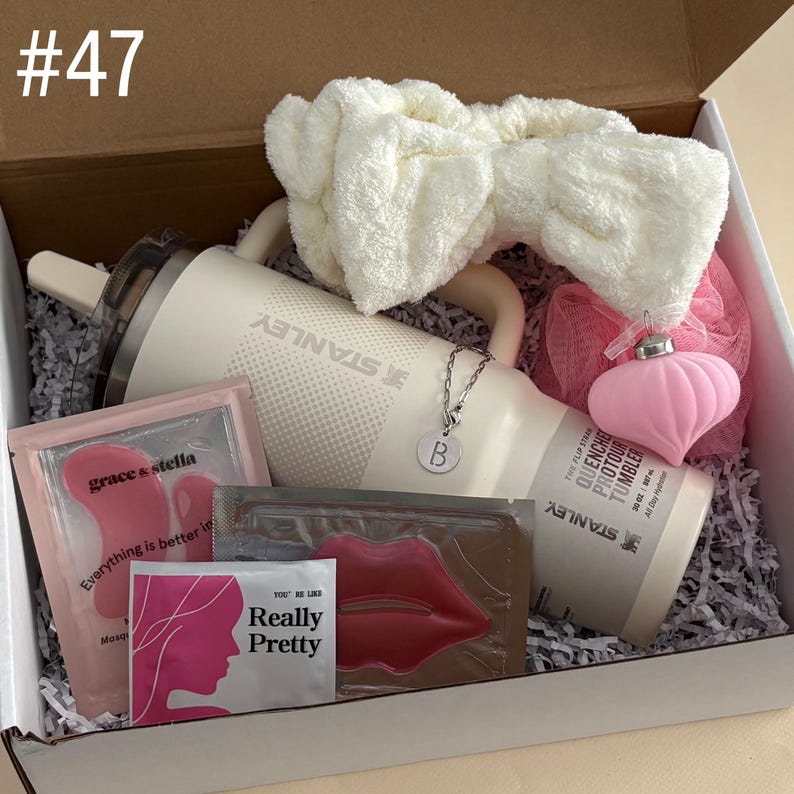 Pink Tumbler Gift Basket Birthday Gift Box Best Friend Graduation Gift Set Teen Daughter Present Sister Self Care Package For Her Christmas Gift Box
30 oz Cream Stanley Flip Top
Initial Tumbler Handle Charm
Spa Headband
Pink Shower Pouf
Pink Velvet Ornament
Eye Mask
Lip Mask
Makeup Remover Wipe