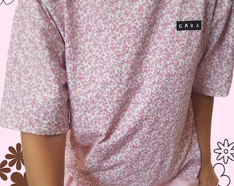 T-shirt rosa oversize con stampa floreale retrò