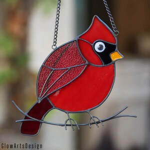 Glasmalerei-Kardinals-Sonnenfänger, doppelte rote Kardinals-Fenster-hängendes, Gedenkgeschenk für Mamma, Weihnachtsgeschenk für Vati-Stainglass Suncatcher