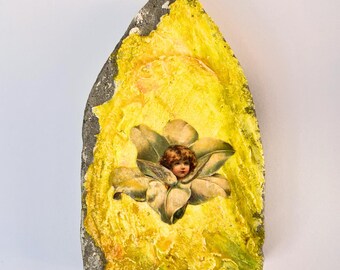 Vintage concrete angel house »Angel head in bloom« – lovingly handcrafted concrete house with angel in mixed media