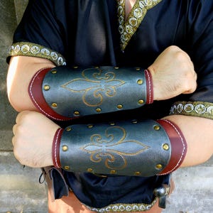 Cosplay Medieval Plate Bracers &quot;Shield of the Warrior&quot; (Pair) - EVA Foam