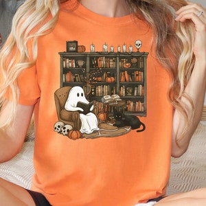 Retro Ghost Reading Books Shirt, Librarian Ghost Halloween, Halloween Teacher Sweatshirt, Halloween Shirt, Teacher Gift, Boo School